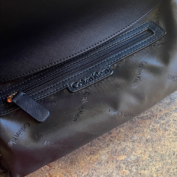NEW Calvin Klein Cindy Saffiano Clutch Shoulder Bag — Black 🖤 - Picture 9 of 12